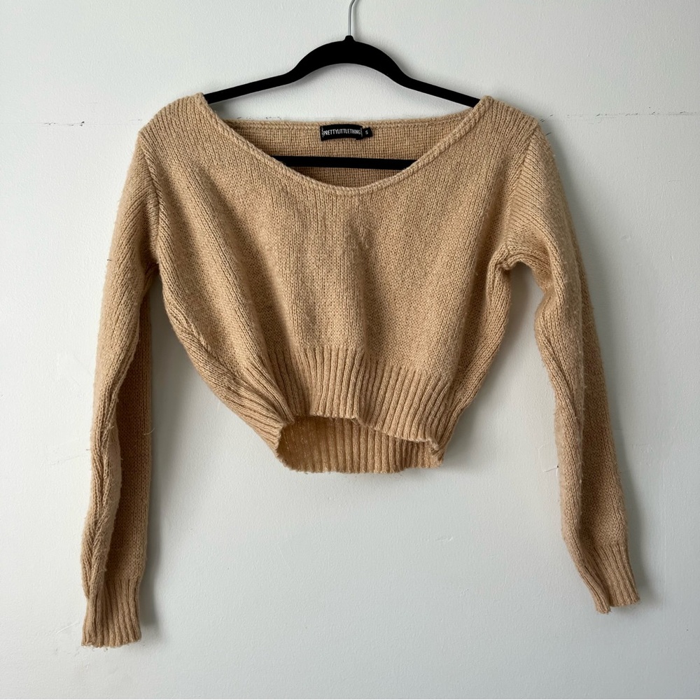 PrettyLittleThing Tan V-Neck Cropped Knit Sweater Top
